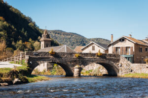pont et eglise d'Orgeix