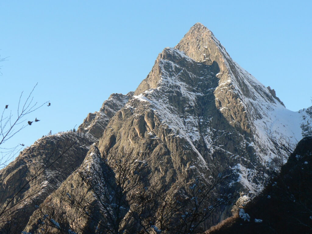 Le pic de la Dent d’Orlu, un sommet emblématique des Pyrénées ariégeoises